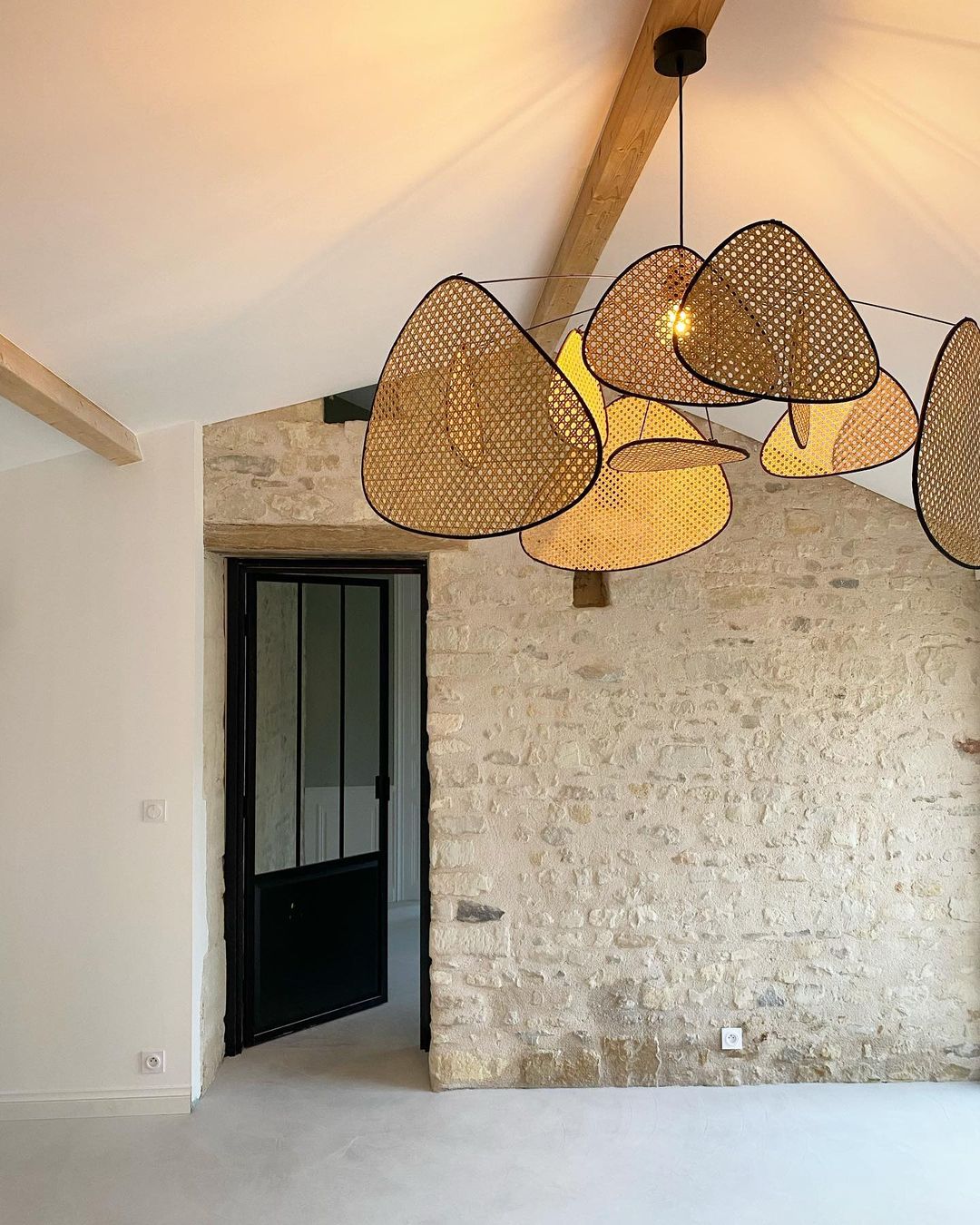 Antibes – Lampe suspendue en rotin naturel style contemporain