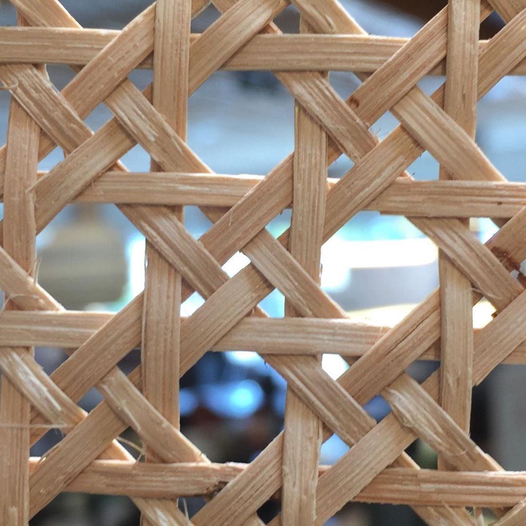 Antibes – Lampe suspendue en rotin naturel style contemporain