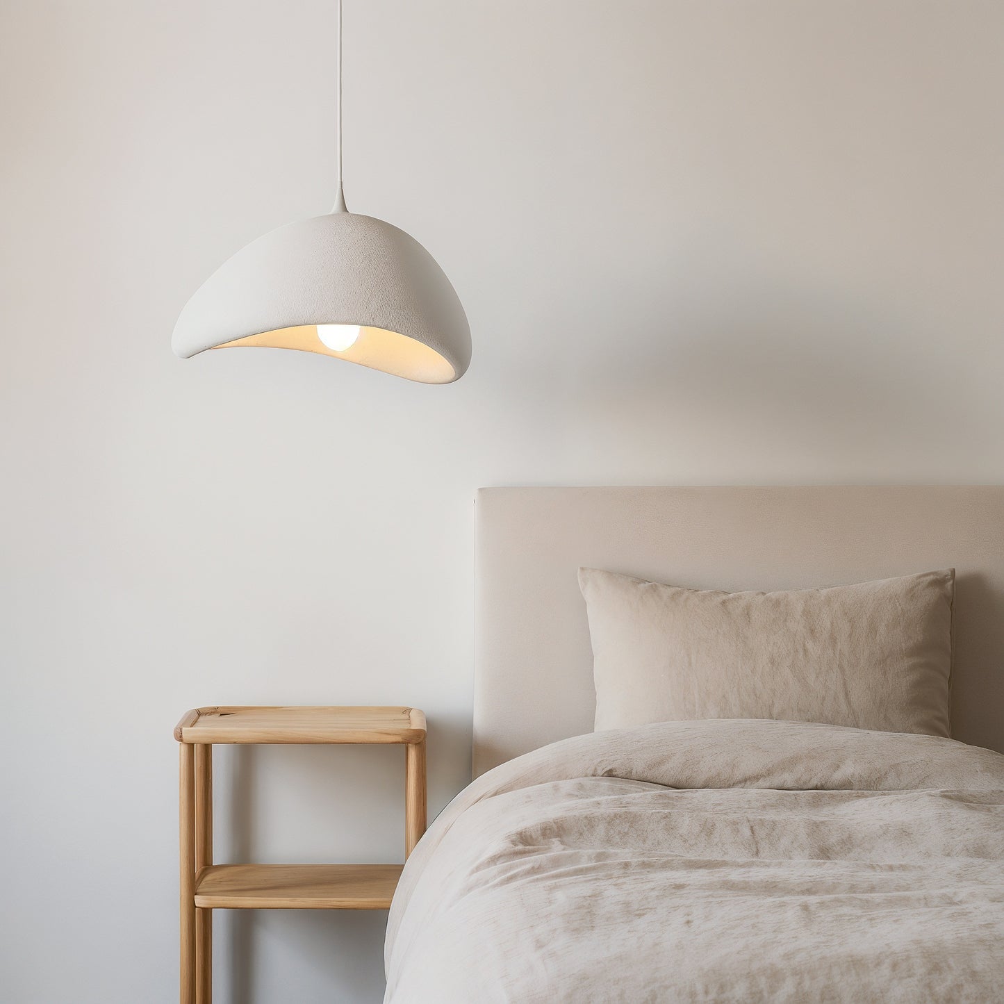 Menton et Èze – Suspension galet texturée style wabi-sabi